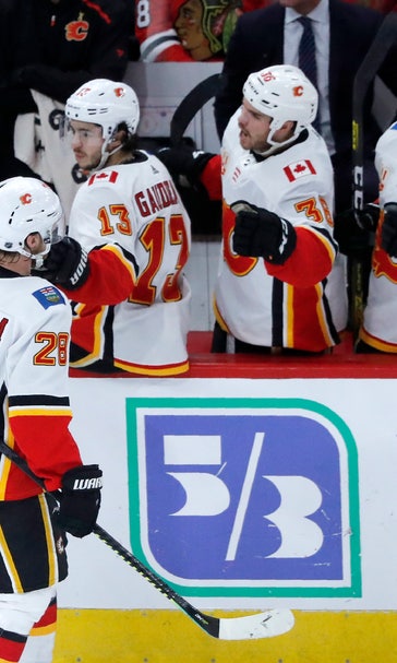 Lindholm leads Flames past Blackhawks 2-1